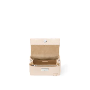 EE90BBCA-123B-4CDA-8ECB-0026BB629701
